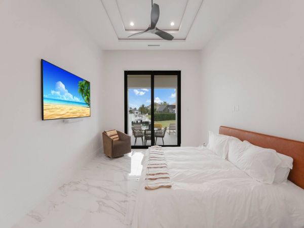 NEW ARRIVAL LUXURY MARCO ESTATE HOME