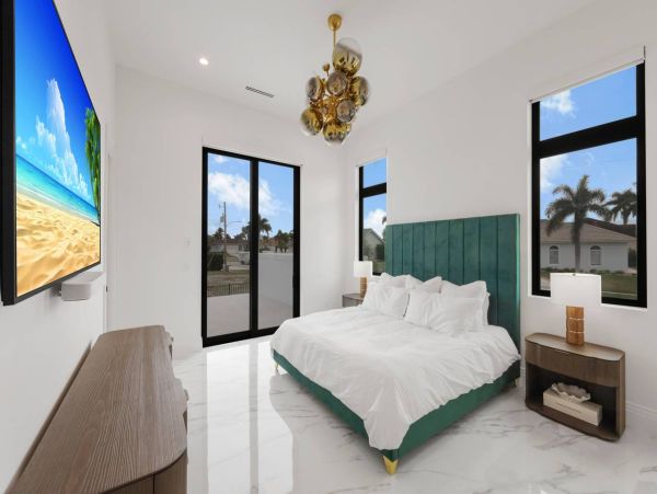 NEW ARRIVAL LUXURY MARCO ESTATE HOME