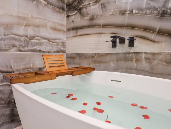 NEW ARRIVAL LUXURY MARCO ESTATE HOME