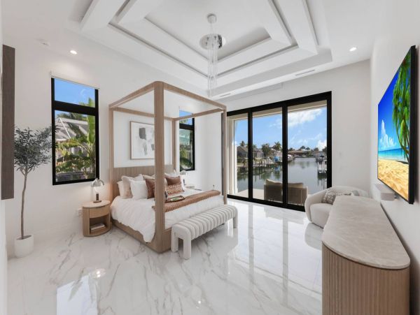NEW ARRIVAL LUXURY MARCO ESTATE HOME