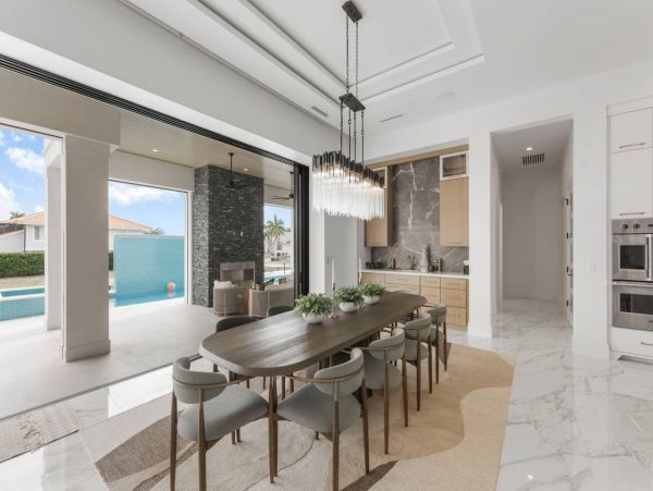 NEW ARRIVAL LUXURY MARCO ESTATE HOME