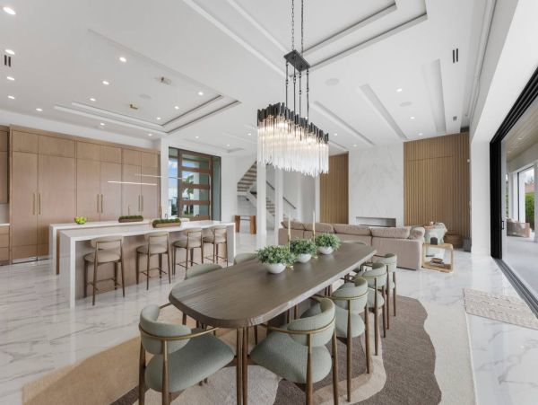 NEW ARRIVAL LUXURY MARCO ESTATE HOME