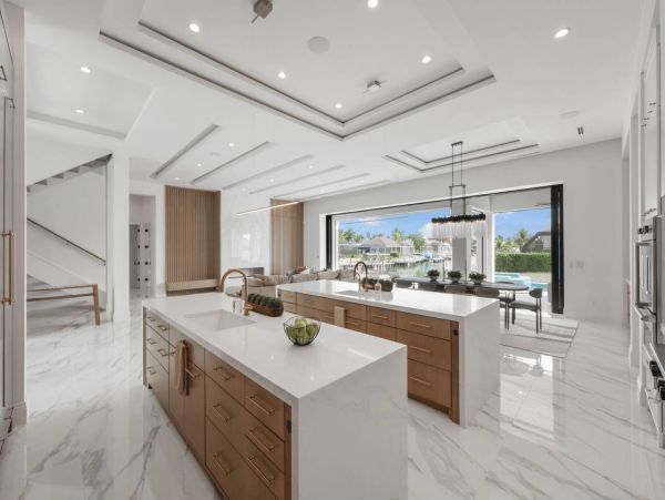 NEW ARRIVAL LUXURY MARCO ESTATE HOME