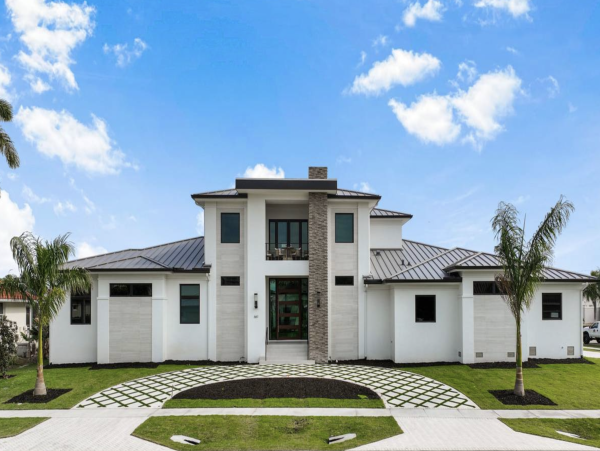 NEW ARRIVAL LUXURY MARCO ESTATE HOME