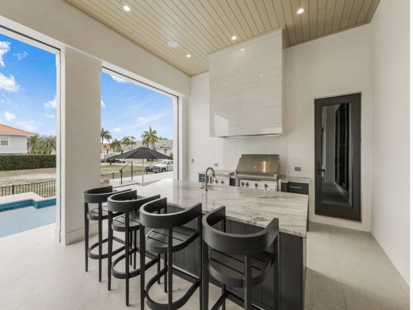 NEW ARRIVAL LUXURY MARCO ESTATE HOME