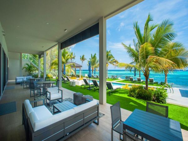 Luxury 8-Bedroom Beachfront Suite in Grand Cayman - Unforgettable Getaway
