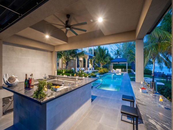 Luxury 8-Bedroom Beachfront Suite in Grand Cayman - Unforgettable Getaway