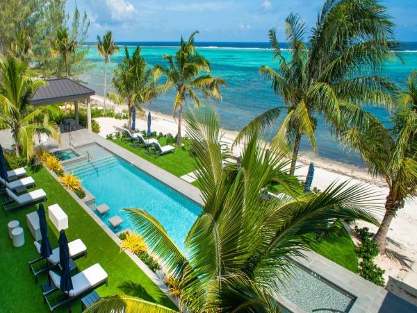 Luxury 8-Bedroom Beachfront Suite in Grand Cayman - Unforgettable Getaway