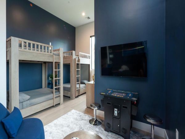 Luxury 8-Bedroom Beachfront Suite in Grand Cayman - Unforgettable Getaway