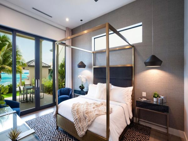 Luxury 8-Bedroom Beachfront Suite in Grand Cayman - Unforgettable Getaway