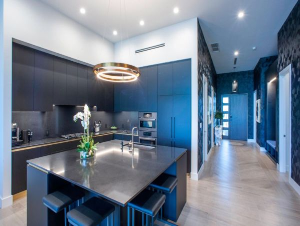 Luxury 8-Bedroom Beachfront Suite in Grand Cayman - Unforgettable Getaway