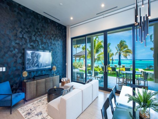 Luxury 8-Bedroom Beachfront Suite in Grand Cayman - Unforgettable Getaway