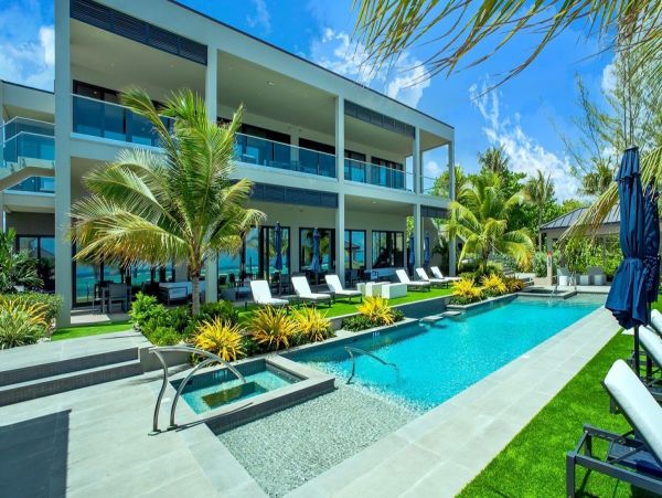 Luxury 8-Bedroom Beachfront Suite in Grand Cayman - Unforgettable Getaway