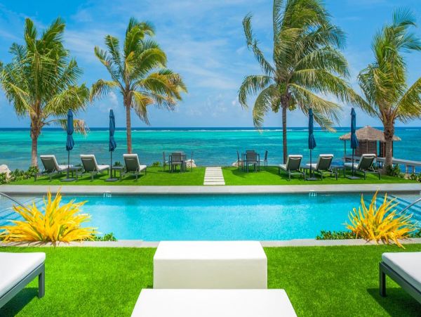 Luxury 8-Bedroom Beachfront Suite in Grand Cayman - Unforgettable Getaway