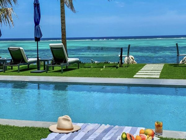 Luxury 8-Bedroom Beachfront Suite in Grand Cayman - Unforgettable Getaway