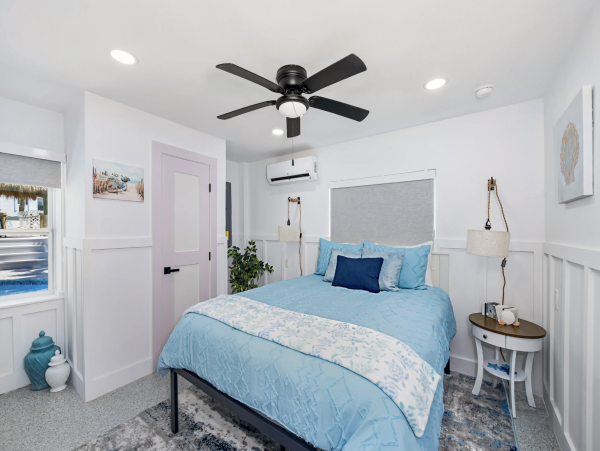 Fort Myers Five Bedroom Private Pool Walk to Beach, Dining & Shopping