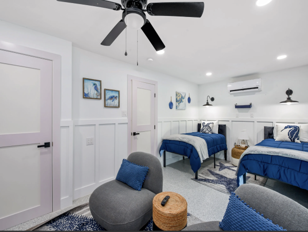 Fort Myers Five Bedroom Private Pool Walk to Beach, Dining & Shopping