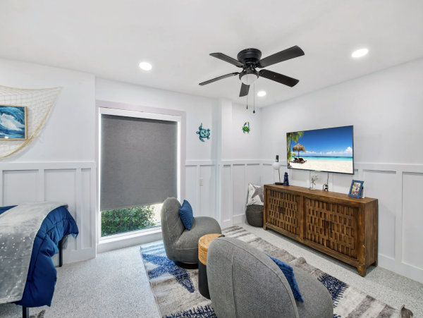 Fort Myers Five Bedroom Private Pool Walk to Beach, Dining & Shopping