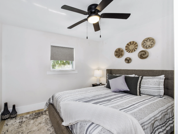 Fort Myers Five Bedroom Private Pool Walk to Beach, Dining & Shopping