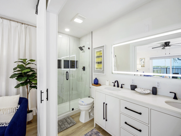 Fort Myers Five Bedroom Private Pool Walk to Beach, Dining & Shopping