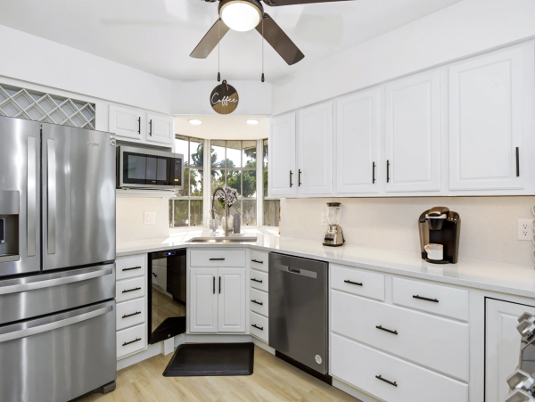 Fort Myers Five Bedroom Private Pool Walk to Beach, Dining & Shopping
