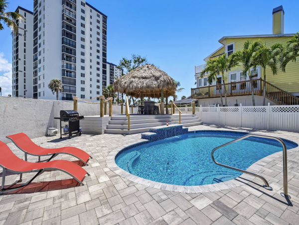 Fort Myers Five Bedroom Private Pool Walk to Beach, Dining & Shopping