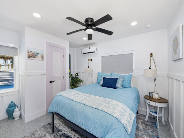 Fort Myers Five Bedroom Private Pool Walk to Beach, Dining & Shopping