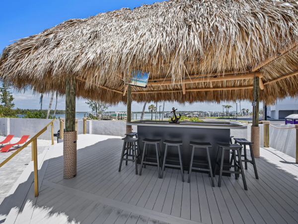 Fort Myers Five Bedroom Private Pool Walk to Beach, Dining & Shopping