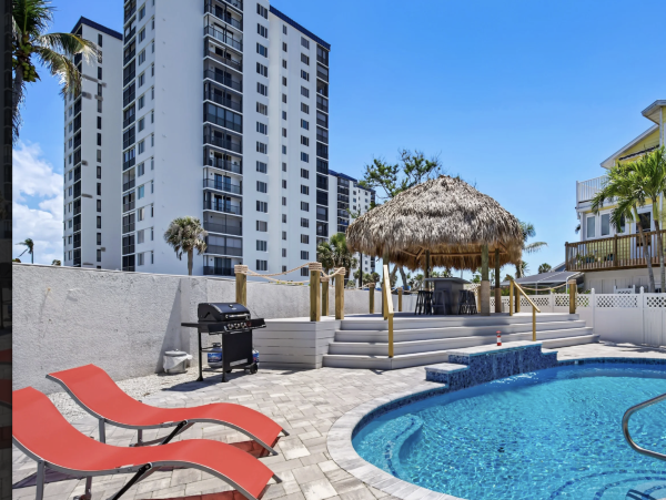 Fort Myers Five Bedroom Private Pool Walk to Beach, Dining & Shopping