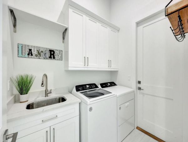 Luxury Naples Park Getaway - Four Bedroom Retreat