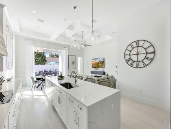 Luxury Naples Park Getaway - Four Bedroom Retreat