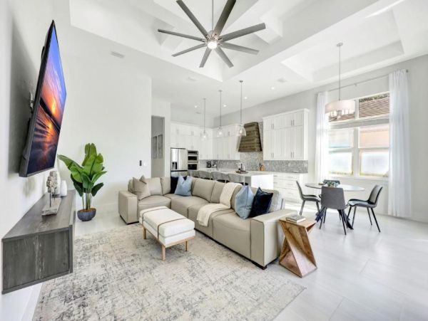 Luxury Naples Park Getaway - Four Bedroom Retreat