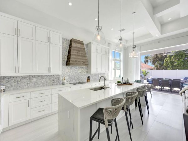 Luxury Naples Park Getaway - Four Bedroom Retreat