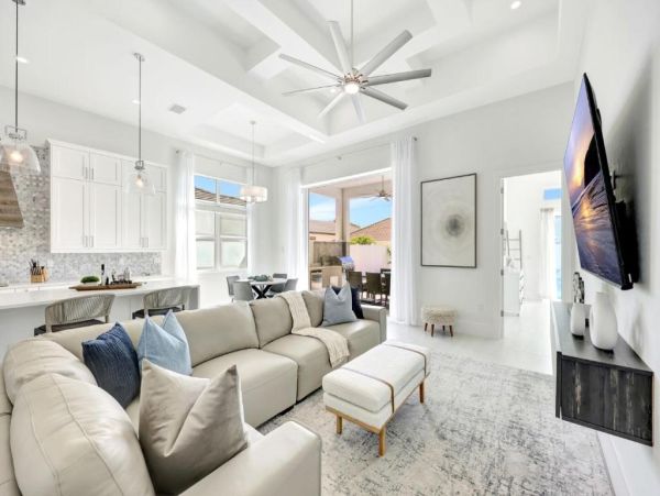 Luxury Naples Park Getaway - Four Bedroom Retreat