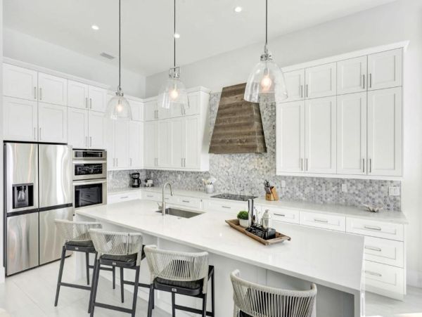 Luxury Naples Park Getaway - Four Bedroom Retreat