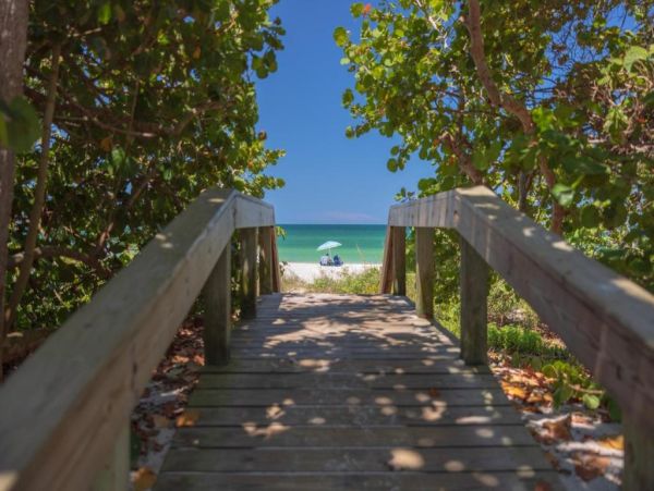Luxury Naples Park Getaway - Four Bedroom Retreat