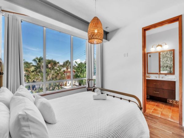 Luxury Beachfront Property in Anna Maria Island - Four Bedroom Vacation Home