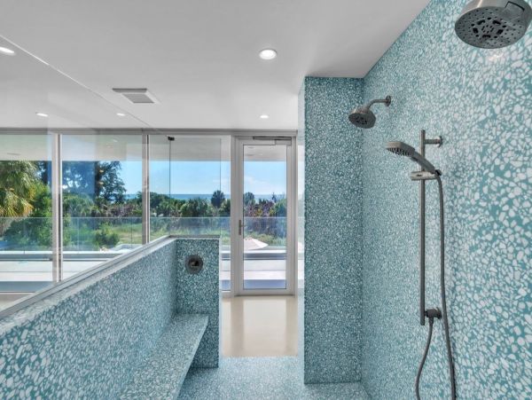 Luxury Beachfront Property in Anna Maria Island - Four Bedroom Vacation Home