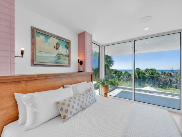 Luxury Beachfront Property in Anna Maria Island - Four Bedroom Vacation Home