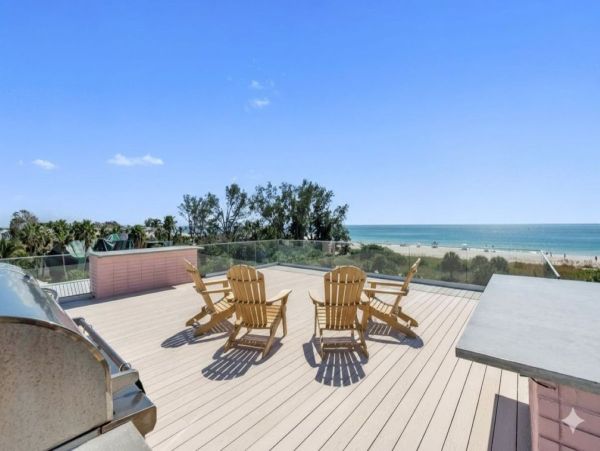 Luxury Beachfront Property in Anna Maria Island - Four Bedroom Vacation Home