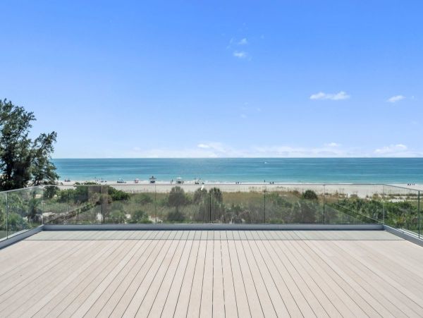 Luxury Beachfront Property in Anna Maria Island - Four Bedroom Vacation Home