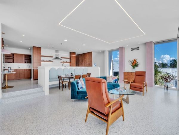 Luxury Beachfront Property in Anna Maria Island - Four Bedroom Vacation Home