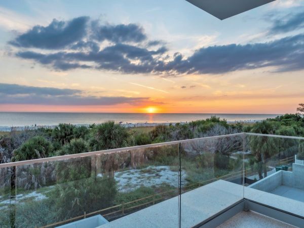 Luxury Beachfront Property in Anna Maria Island - Four Bedroom Vacation Home