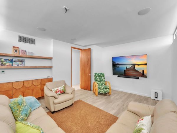 Luxury Beachfront Property in Anna Maria Island - Four Bedroom Vacation Home