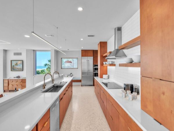 Luxury Beachfront Property in Anna Maria Island - Four Bedroom Vacation Home