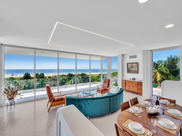 Luxury Beachfront Property in Anna Maria Island - Four Bedroom Vacation Home