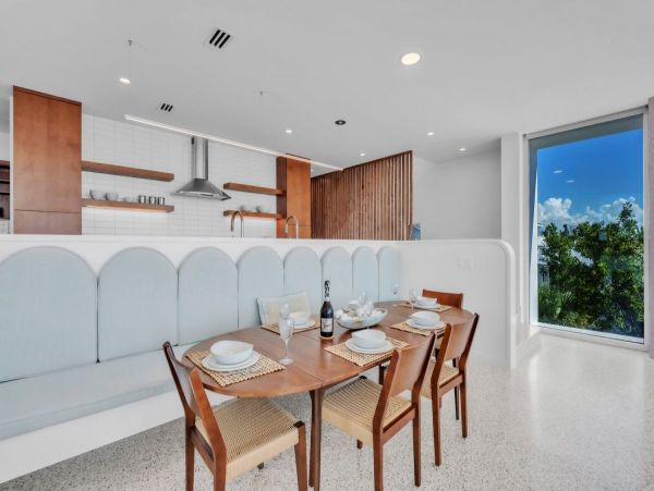 Luxury Beachfront Property in Anna Maria Island - Four Bedroom Vacation Home