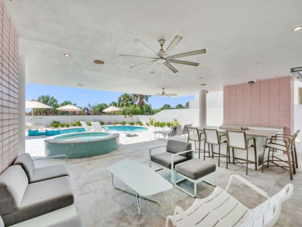 Luxury Beachfront Property in Anna Maria Island - Four Bedroom Vacation Home