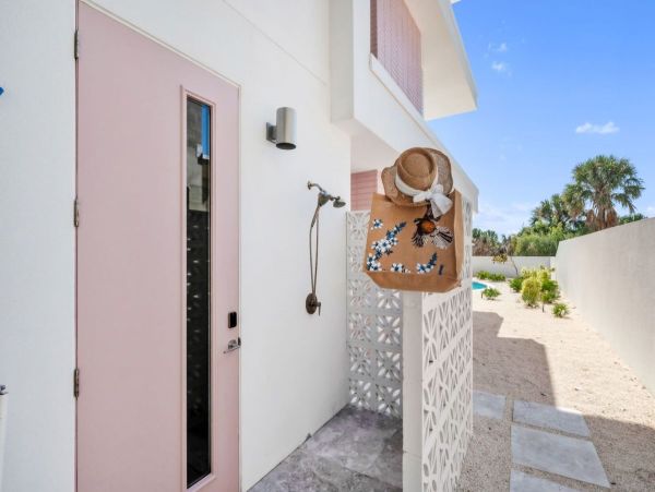Luxury Beachfront Property in Anna Maria Island - Four Bedroom Vacation Home
