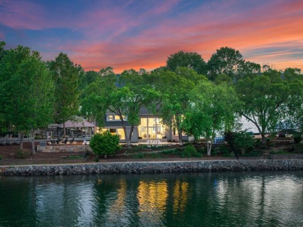 Lake Norman Retreat with 360-Degree Views - Exclusive Accomodations